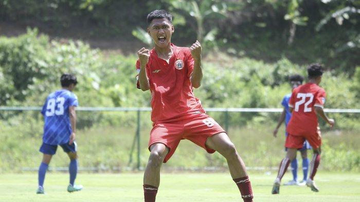 Laju Persija Jakarta U-17 di Nusantara Open 2023 terhenti di semifinal. Tim besutan Miskardi itu kalah 1-2 dari Persib Bandung di Kompleks Jeep Station Indonesia, Bogor, Selasa (19/12/2023).
