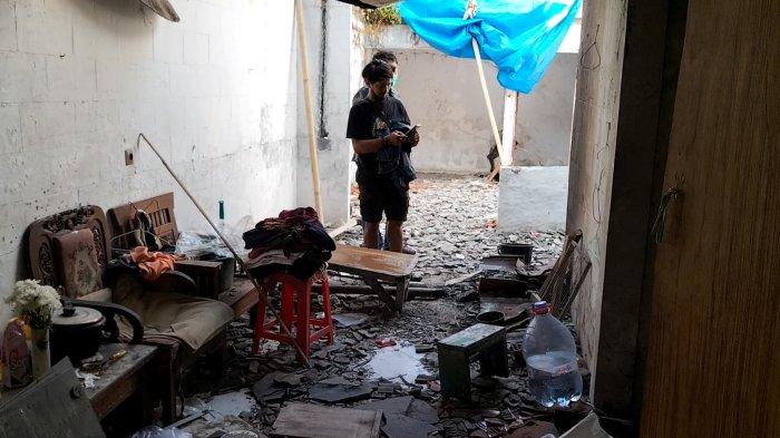 Rumah mantan model dewasa, Diah Aristy Kusuma Putri tampak reyot dan tanpa listrik di Jalan Mayang Sari III, RT 014 RW 015 Tugu Utara, Koja, Jakarta Utara, Minggu (23/7/2023).