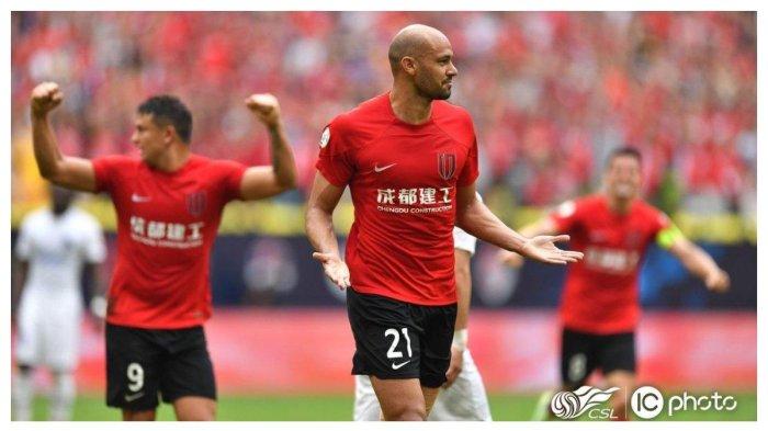 Rumor pelatih Persija Jakarta, Thomas Doll bakal menggaet bomber asal Brasil, Felipe Silva terus menguat.