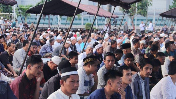 SALAT ID DI LAPAS - Pelaksanaan Salat Idulfitri 1446 Hijriah yang diikuti ribuan narapidana, para petugas, dan keluarga WBP Lapas Kelas I Cipinang, Jatinegara, Jakarta Timur, Senin (31/3/2025). (ISTIMEWA)