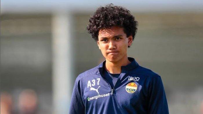 Samuel Silalahi merupakan pemain sepakbola berdarah Batak berkewarganegaraan Norwegia yang bermain di klub Strømsgodset di Liga Utama Norwegia, berposisi sebagai gelandang serang.