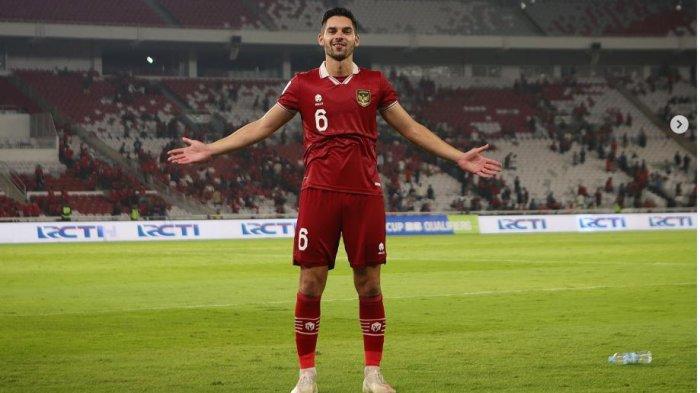 Pemain naturalisasi Sandy Walsh diturunkan bermain membela Timnas Indonesia di Stadion Utama Gelora Bung Karno (SUGBK), Senayan, Jakarta.