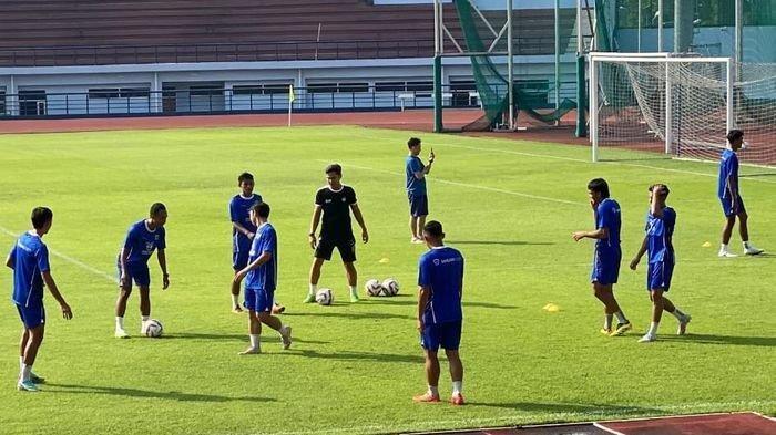 Sesi latihan Persib Bandung dilaksanakan di Stadion SPOrT Jabar, Arcamanik, Kota Bandung, Selasa (2/7/2024) pagi.