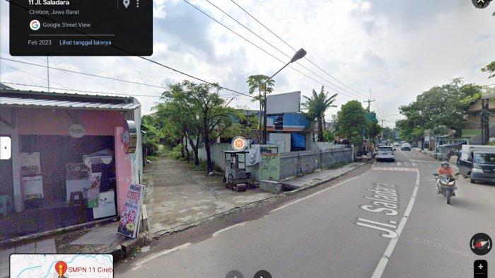 Showroom mobil seberang SMPN 11 Kota Cirebon.