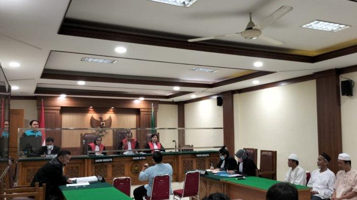 Sidang kasus serial killer Bekasi Cianjur di Pengadilan Negeri Bekasi, Wowon cs hadir dalam persidangan, Selasa (25/7/2023).