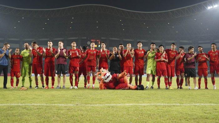 Skuad Persija Jakarta di Stadion Patriot Candrabhaga, Bekasi.
