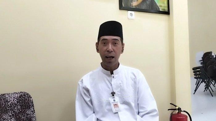 Staf humas Taman Margasatwa Ragunan, Wahyudi Bambang, saat diwawancarai pada Jumat (12/4/2024).