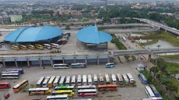 Suasana Terminal Pulo Gebang, Jakarta Timur, Selasa (24/1/2017)