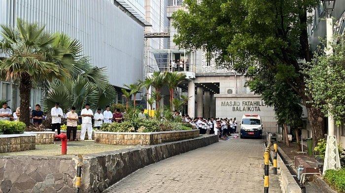 Suasana salat Iduladha 1445 Hijriah di Masjid Fatahillah, Balai Kota Jakarta, Senin (17/6/2024).