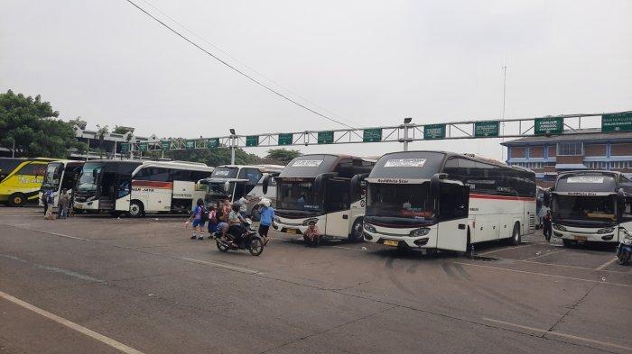 Terminal Induk Bekasi di Jalan Ir. H. Juanda, Kecamatan Bekasi Timur, Kota Bekasi.