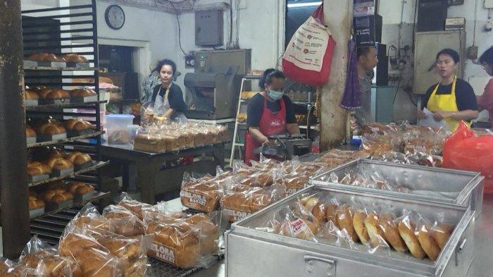 Toko Roti Gelora di Jatinegara