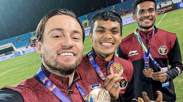 Trio Persib Bandung yang memperkuat Tim Nasional Indonesia, Marc Klok, Rahmat Irianto dan Ricky Kambuaya jadi andalan Luis Milla pada laga melawan Persija Jakarta di Stadion GBLA, Minggu (2/10/2022).