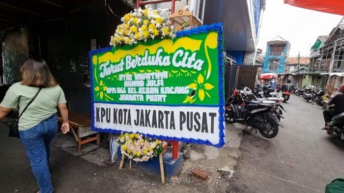 Ucapan duka cita dari KPU Jakarta Pusat atas wafatnya Julfi, anggota KPPS Tanah Abang, Jakarta Pusat yang tewas kecelakaan saat mengantar logistik pemilu, Kamis (15/2/2024) dini hari.