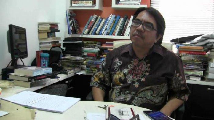 Ade Armando dijumpai di ruangannya di Universitas Indonesia, Beji, Kota Depok.