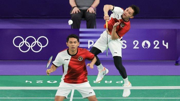Ganda putra Indonesia, Fajar Alfian/Muhammad Rian Ardianto, dalam pertandingan kontra ganda putra Jerman, Mark Lamsfuss/Marvin Seidel, di Porte De La Chapelle Arena, Paris. Fajar/Rian menang dua gim langsung, 21-13 dan 21-17, Sabtu (27/7/2024).