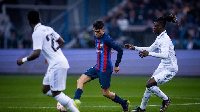 Aksi gelandang serang Barcelona, Gavi, melewati bek yang kerap jadi jimat Real Madrid, Ferland Mendy, saat laga final Piala Super Spanyol, di Stadion King Fahd International, Riyadh, Arab Saudi, Minggu (15/1/2023) waktu setempat atau Senin dini hari WIB.