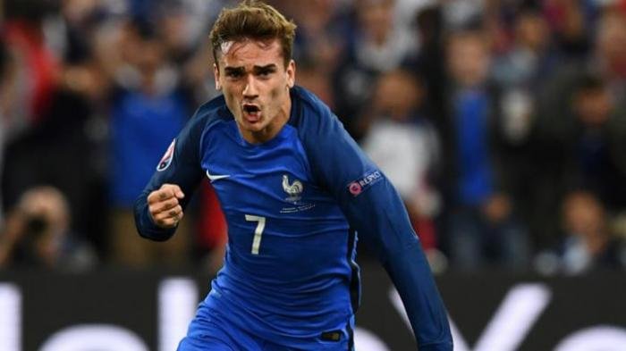 Penyerang Perancis, Antoine Griezmann saat melakukan selebrasi setelah mencetak gol ke gawang Albania pada pertandingan penyisihan Grup A Piala Eropa 2016 di Stadion Velodrome, Marseille, Rabu (15/6/2016).