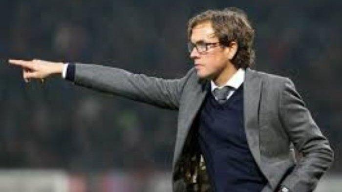 Alex Pastoor, pelatih dari Belanda yang mengantarkan tiga klub Eredivisie.