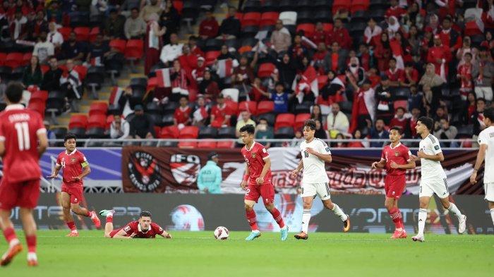 Aksi Pratama Arhan mengontrol bola di pertandingan melawan Irak. Laga perdana Timnas Indonesia vs Irak di Grup D Piala Asia itu dimainkan di Stadion Ahmed bin Ali, Al-Rayyan, Qatar, Senin (15/1/2024) malam.