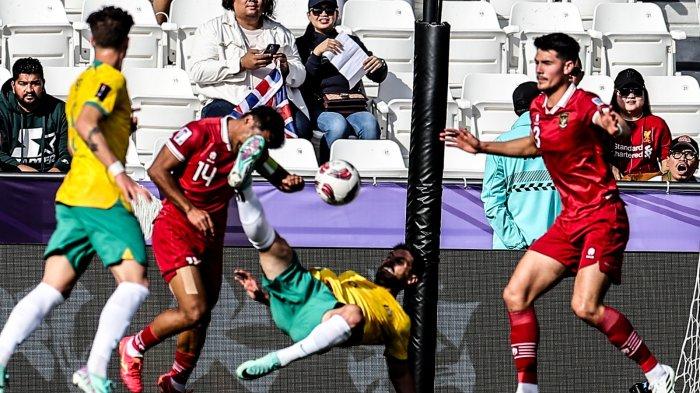 Timnas Indonesia harus angkat koper usai dikalahkan Australia dengan skor telak 0-4, kapten Asnawi Mangkualam Bahar malah jadi bulan-bulanan netizen.