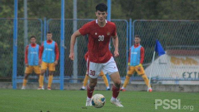 Bek jangkung Elkan Baggott menjalani debut bersama Timnas U-19 Indonesia menghadapi Makedonia Utara di Stadion NK Junak Sinj, Split, Kroasia, pada Minggu (11/10/2020) waktu setempat.