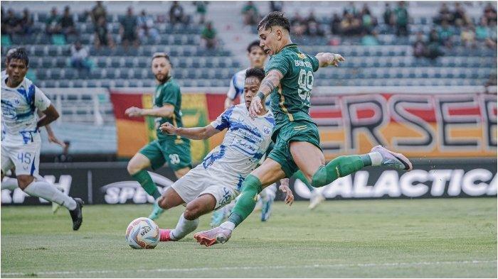 Pertandingan Liga 1 2023/2024 antara Persebaya Surabaya vs PSIS Semarang di Stadion Gelora Bung Tomo Surabaya, Selasa (30/1/2024).