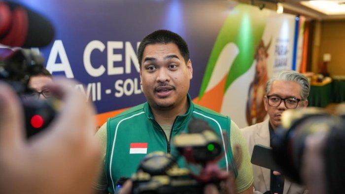 Menteri Pemuda dan Olahraga Republik Indonesia (Menpora RI) Dito Ariotedjo (tengah)