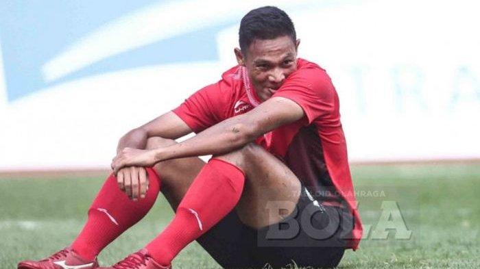 Ekspresi bek tim nasional U-23 Indonesia, Andy Setyo, seusai melakukan blunder.