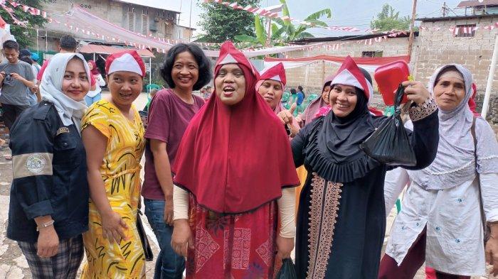 Emak-emak warga RT 04/RW 04, Kelurahan Lubang Buaya peserta lomba mancing, Cipayung, Jakarta Timur, Rabu (17/8/2022).