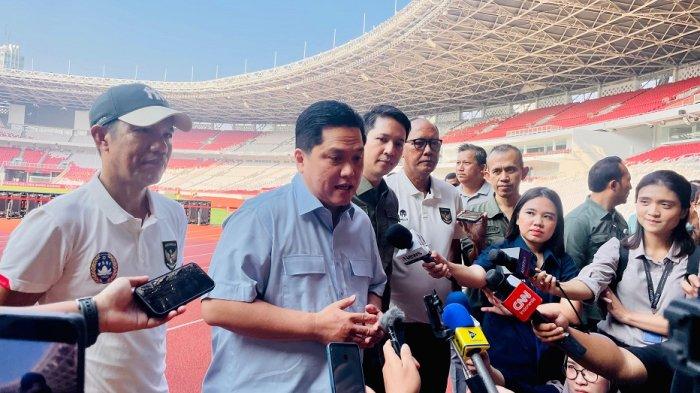 Ketua Umum PSSI usai meninjau lapangan Stadion Utama Gelora Bung Karno (SUGBK), Senayan, Jakarta, Rabu (5/6/2024).