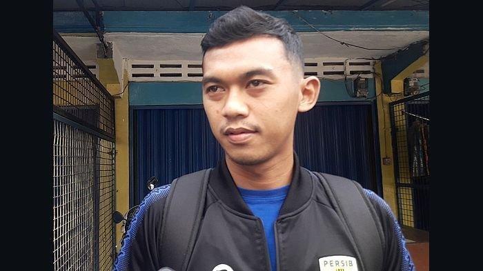 Gelandang Persib Bandung, Abdul Aziz di Mess Persib, Minggu (6/10/2019).