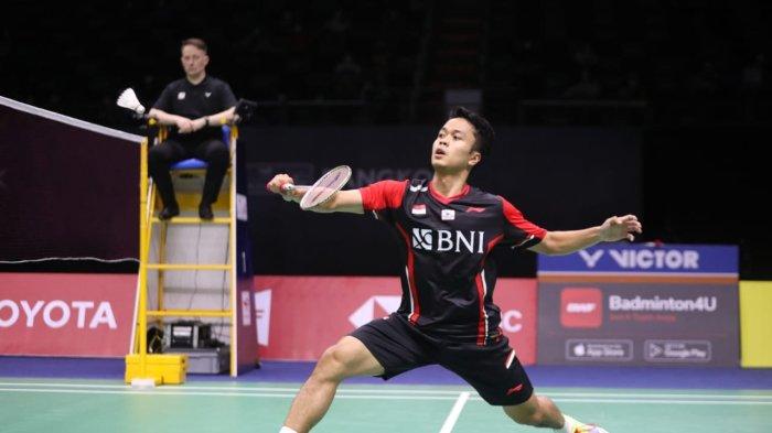 Pebulu tangkis tunggal putra Indonesia, Anthony Sinisuka Ginting merayakan kemenangannya atas pebulu tangkis China, Zhao Jun Peng dalam laga perempat final Piala Thomas (Thomas Cup) 2022 di Impact Arena, Bangkok, Thailand, Kamis (12/5/2022). Anthony Ginting berhasil mengalahkan Zhao Jun Peng melalui rubber game dengan skor 21-12, 25-27, 21-17.