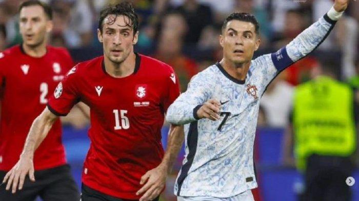 Bek Timnas Georgia Giorgi Gvelesiani saat mengawal megabintang Portugal Cristiano Ronaldo. Kini Giorgi Gvelesiani dirumorkan bergabung dengan Persib Bandung di Liga 1.
