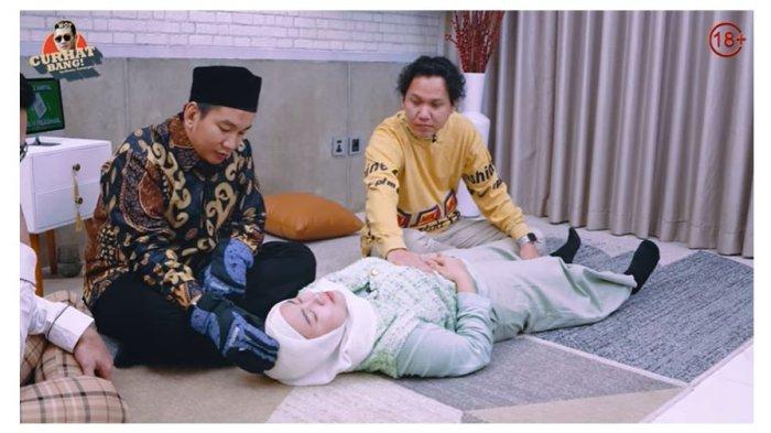 Dalam kesempatan tersebut, ibunda Lala pun akhirnya diruqyah oleh Ustaz Faizar yang juga datang ke YouTube Denny Sumargo.
