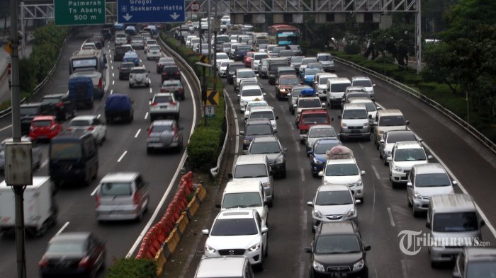 Ilustrasi arus balik pemudik. Berikut ini jadwal diskon tarif tol Trans Jawa selama arus bailk Lebaran 2024