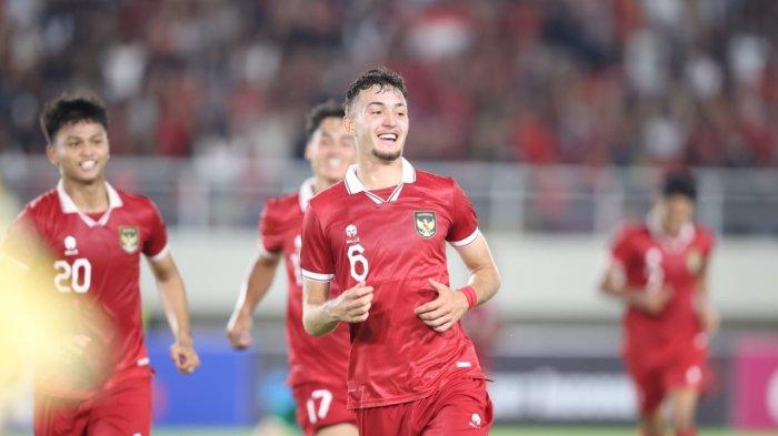 Gelandang Timnas Indonesia U23 Ivar Jenner melakukan selebrasi usai mencetak gol ke gawang Turkmenistan di Stadion Manahan Solo, Selasa (11/9/2023).