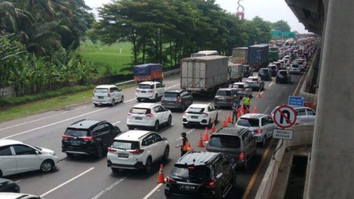 Pemberlakuan contraflow di ruas Jalan Tol Jakarta-Cikampek arah Cikampek