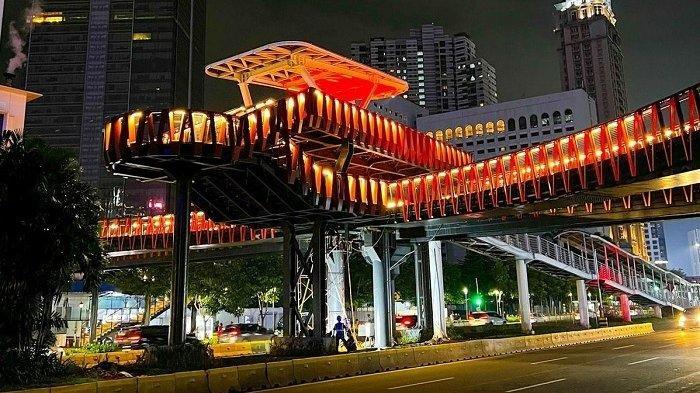 Jembatan penyeberangan orang (JPO) Karet atau JPO Pinisi di Jalan Jenderal Sudirman, Jakarta Pusat, menjadi salah satu ikon di Ibu Kota.