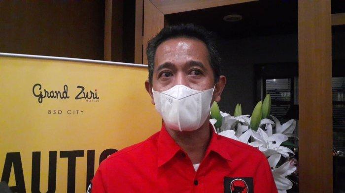 Juru Bicara Timses Partai Koalisi Muhamad-Saraswati, Drajat Soemarsono, yang menjadi saksi pada rapat pleno rekapitulasi suara dan penetapan penghitungan suara Pilkada Tangsel, di Hotel Grand Zuri, Serpong, pada Rabu (17/12/2020).