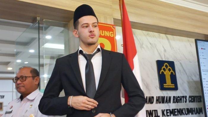 Justin Hubner resmi menjadi Warga Negara Indonesia usai melakukan pengambilan sumpah di Kantor Wilayah Kemenkumham, Jakarta. Rabu (6/12/2023).