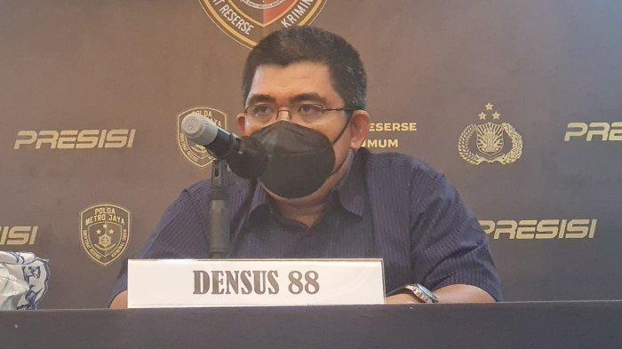 Kabagbanops Densus 88, Kombes Aswin Siregar saat memberikan keterangan pers terkait kasus aksi percobaan menerobos Istana Merdeka, Gambir, Jakarta Pusat di Polda Metro Jaya pada Rabu (26/10/2022).