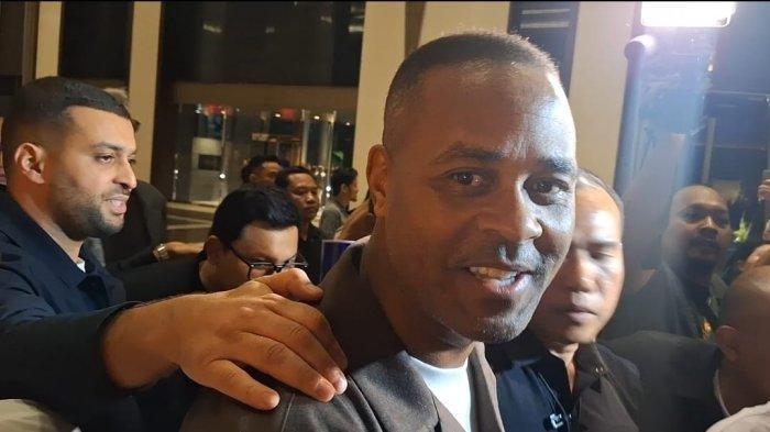 Pelatih anyar Timnas Indonesia, Patrick Kluivert saat tiba di Hotel Fairmont, Senayan, Jakarta,
