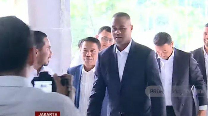 Pelatih Timnas Indonesia, Patrick Kluivert, mengunjungi Kantor Kemenpora, Senayan, Jakarta, Senin (13/1/2025)