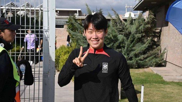 Kang Sang Yoon merupakan pemain yang lahir di Jeju Korea Selatan pada 31 Mei 2004.