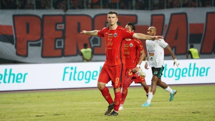 Bek Persija Jakarta, Ondrej Kudela melakukan selebrasi usai mencetak gol ke gawang PSS Sleman di Stadion Patriot Candrabhaga, Bekasi, Jawa Barat, Sabtu (16/12/2023).