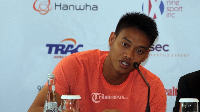 Penjaga Gawang Timnas Indonesia Kurnia Meiga menjawab pertanyaan wartawan dalam konferensi pers kunjungan Juventus ke Indoensia di Hotel Four Seasons, Jakarta, Selasa (5/8/2014). Juara Liga Italia Juventus dijadwalkan akan melawan Indonesia Super League All Star pada 6 Agustus 2014 di Stadion Utama Gelora Bung Karno pukul 20.00. (TRIBUNNEWS/DANY PERMANA)