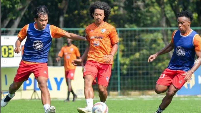 Pemain Dejan FC berlatih keras mempersiapkan tim jelang main di Liga 2.