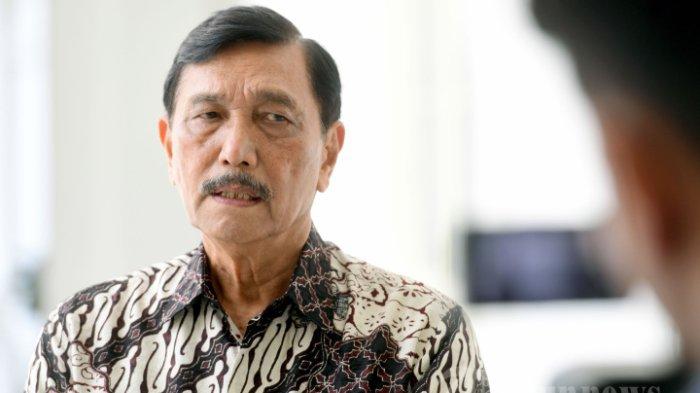 Menteri Koordinator Bidang Kemaritiman dan Investasi, Luhut Binsar Pandjaitan memberikan keterangan usai mendampingi Presiden Joko Widodo menerima sejumlah pimpinan Bank Dunia di Istana Merdeka, Jakarta Pusat, Rabu (16/2/2022). Pimpinan Bank Dunia tersebut adalah Axel Van Trotsenburg selaku Managing Director of Operations, Manuela V Ferro selaku Vice President East Asia and Pasific Region, serta Satu Kahkonen selaku Country Director Indonesia. Turut mendampingi selain Luhut yakni Menteri Keuangan, Sri Mulyani dan Sekretaris Kabinet, Pramono Anung.
