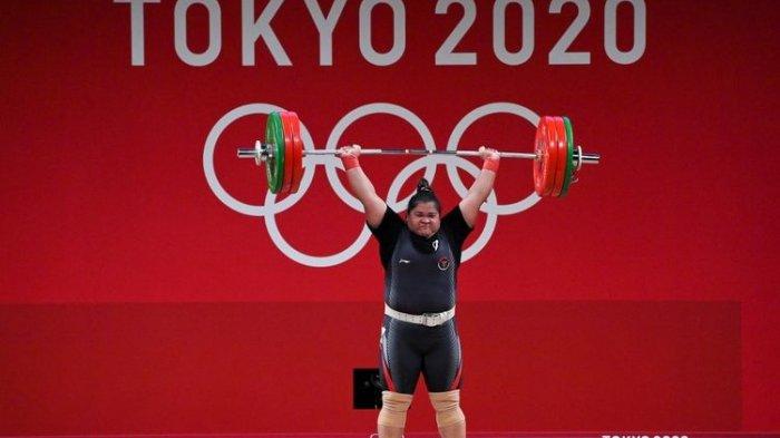 Lifter Indonesia, Nurul Akmal, saat bertanding di kelas +87 kg putri di Olimpiade Tokyo 2020, Senin (2/8/2021).