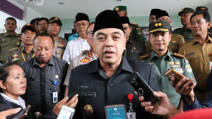Bupati Tangerang, Ahmed Zaki Iskandar saat hadir di rapat rekapitulasi hasil suara di Gedung Serba Guna Pemda Tangerang, Selasa (7/5/2019).